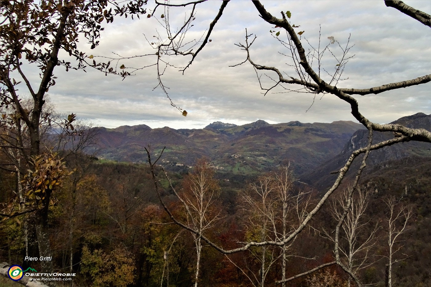 20 Vista con cuore sulla Val Taleggio.JPG